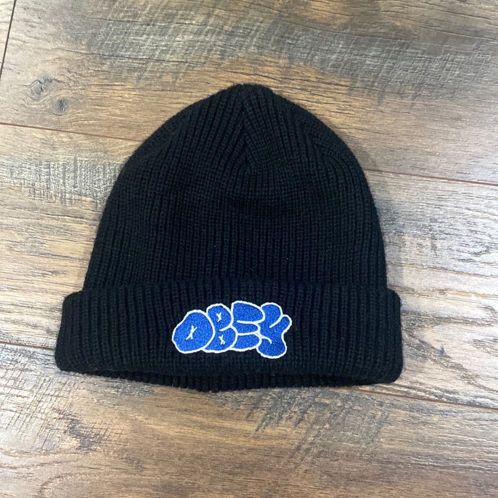 obey Black skater beanie.